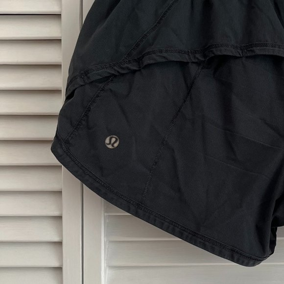 Lululemon shorts Black size 4 rare - Picture 3 of 5